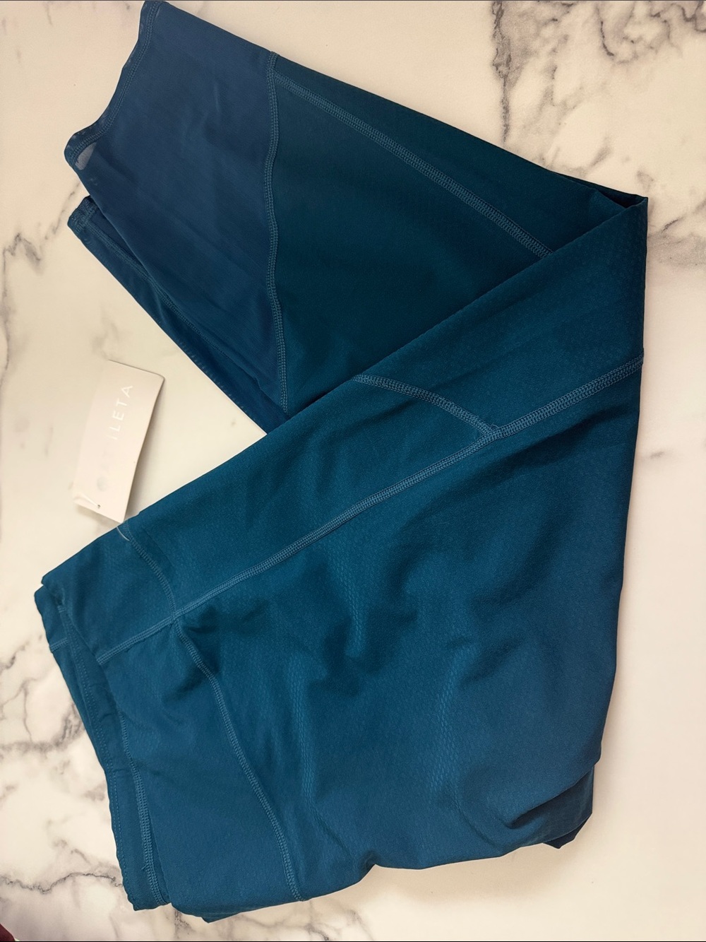 2X Athleta action mesh 7/8 tight